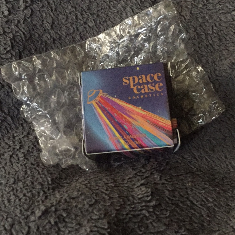 Space Case | Eye shadow